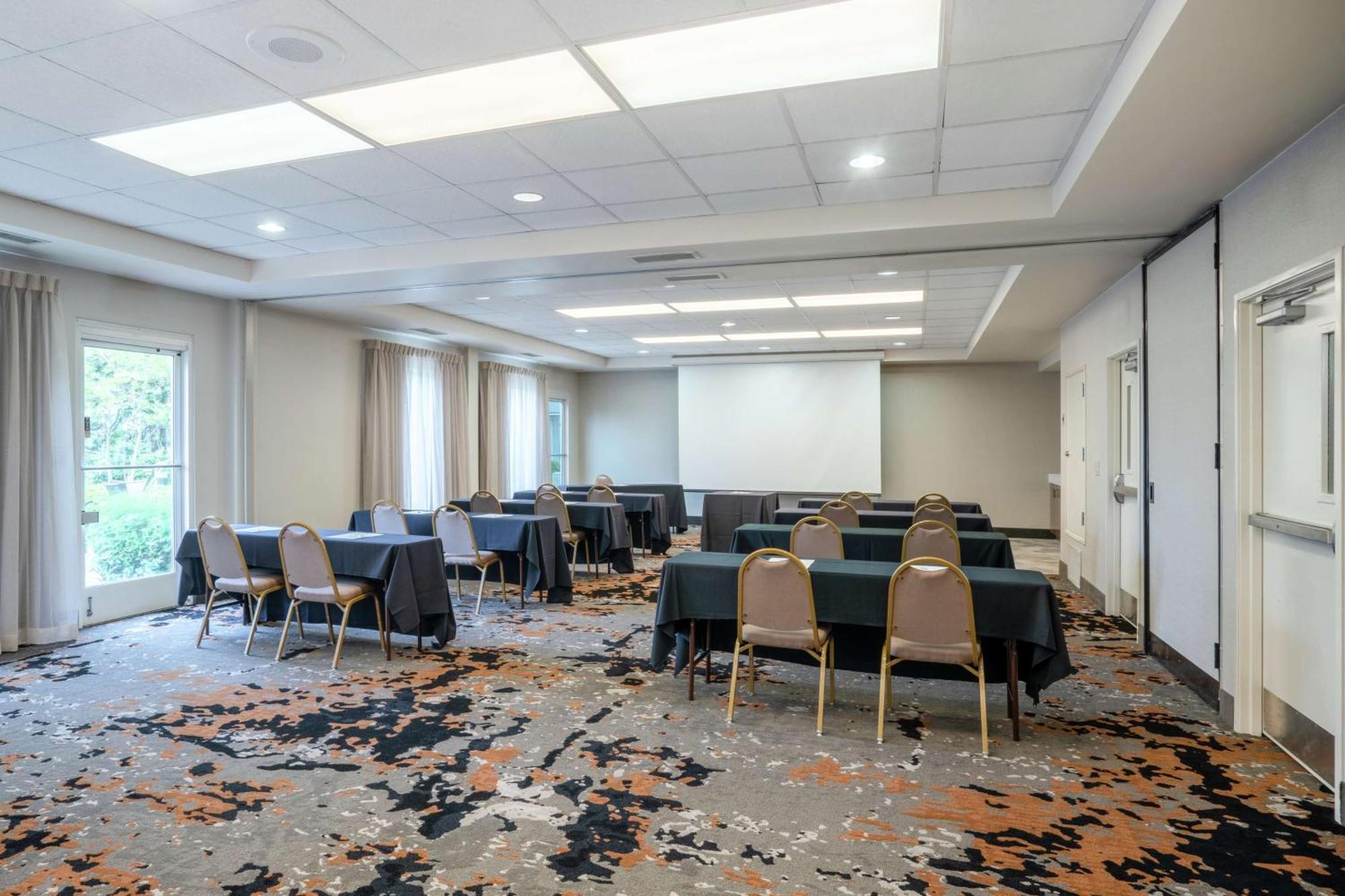 Hilton Garden Inn Louisville East Εξωτερικό φωτογραφία